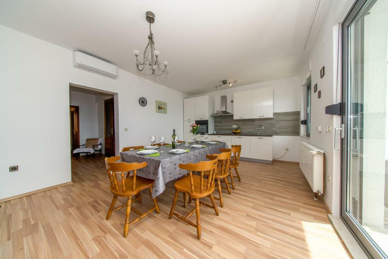 Apartments L&L Dugi Rat Eksteriør billede