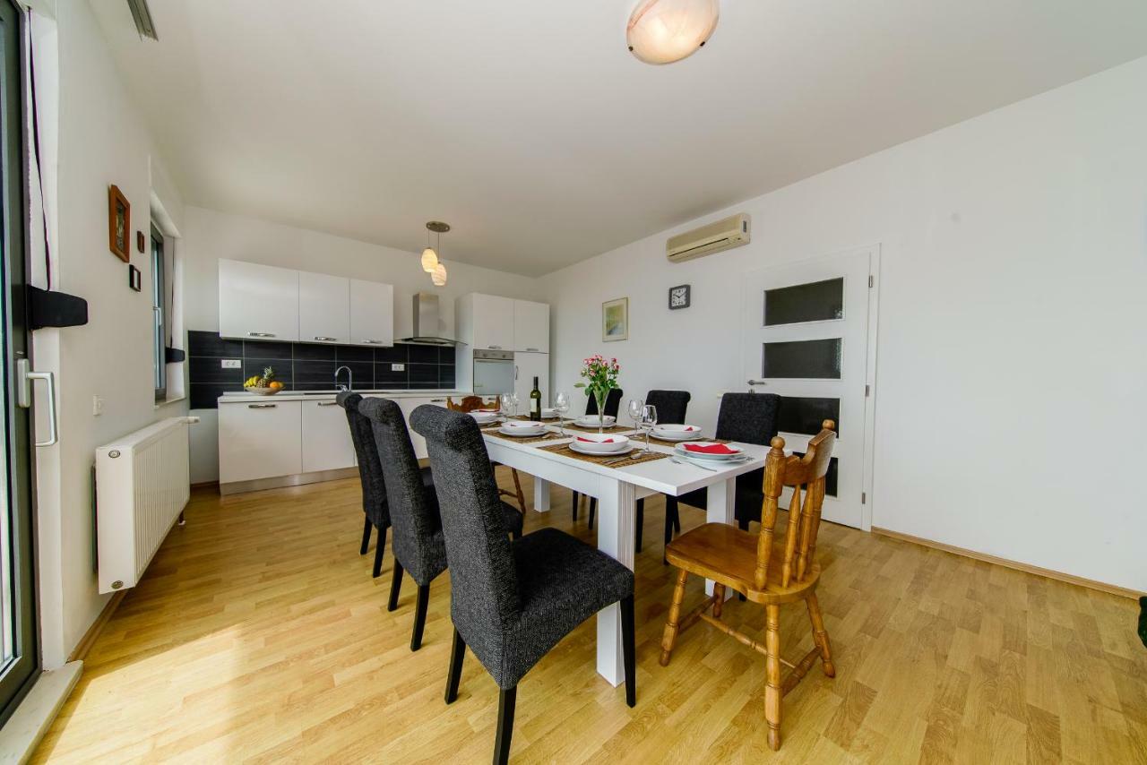 Apartments L&L Dugi Rat Eksteriør billede